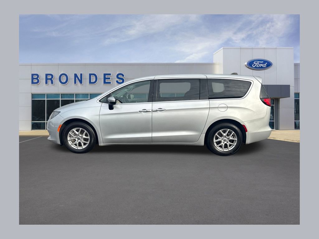 Used 2023 Chrysler Voyager LX FWD image 1