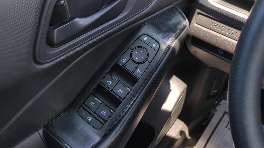Used 2024 Nissan Rogue S AWD/4WD image 18
