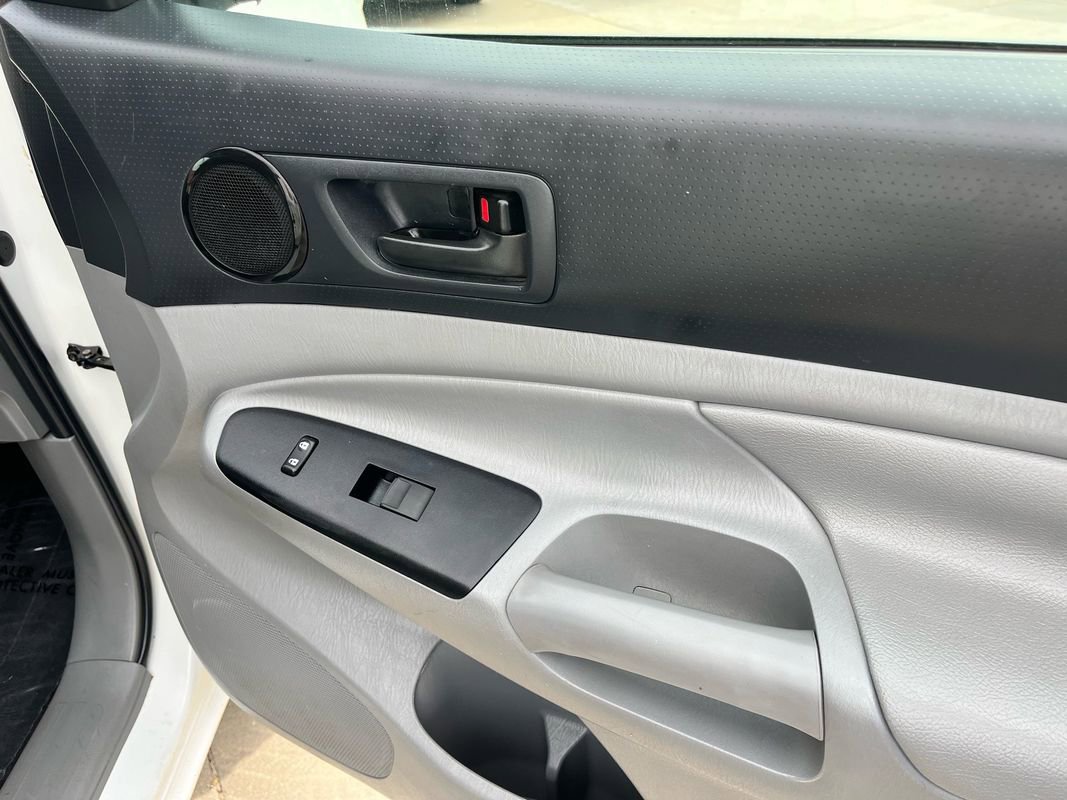 Used 2015 Toyota Tacoma 4x4 Access Cab image 16