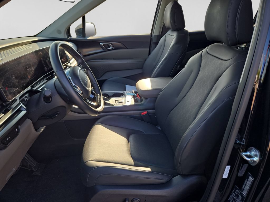 Used 2026 Kia Carnival FWD image 14