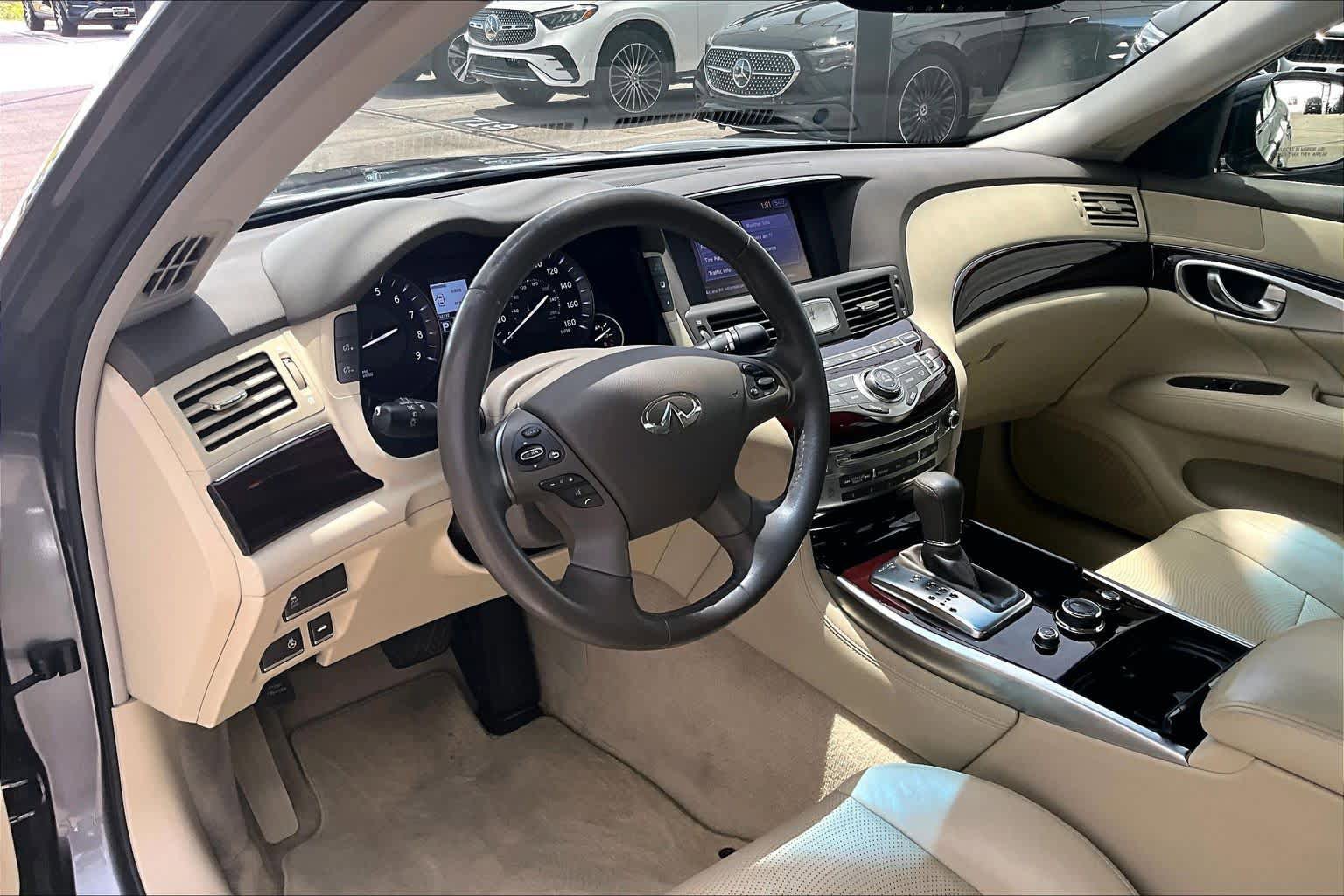 Used 2015 INFINITI Q70 3.7 RWD image 18