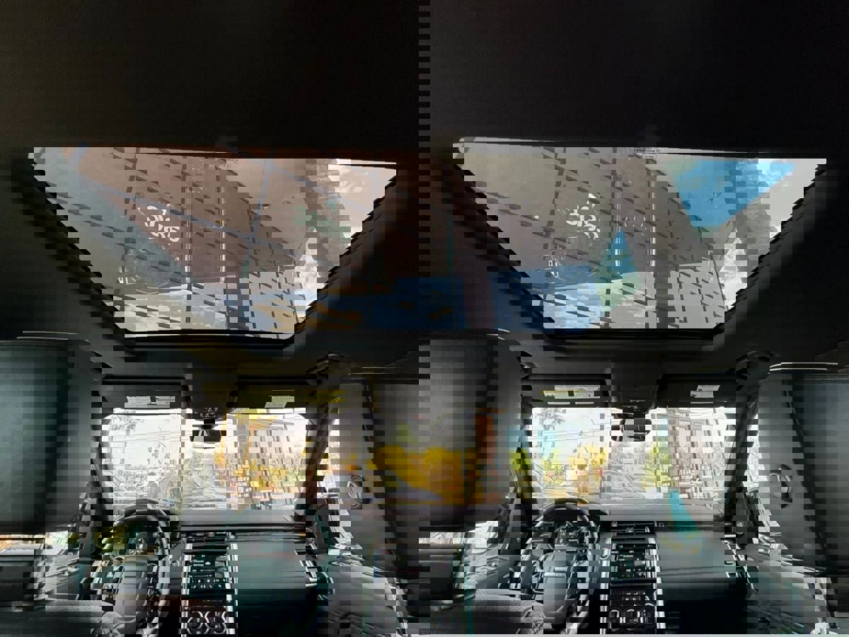 Used 2019 Land Rover Discovery HSE image 39