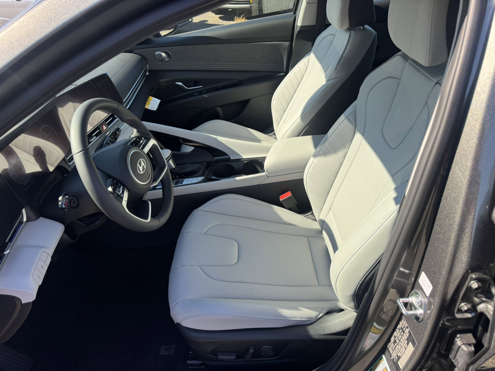 New 2025 Hyundai Elantra Limited w/ Cargo Package image 9