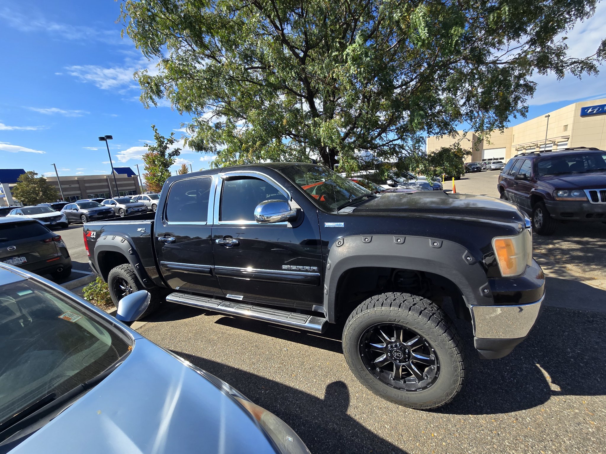 Used 2012 GMC Sierra 1500 SLT w/ All-Terrain Package AWD/4WD image 18