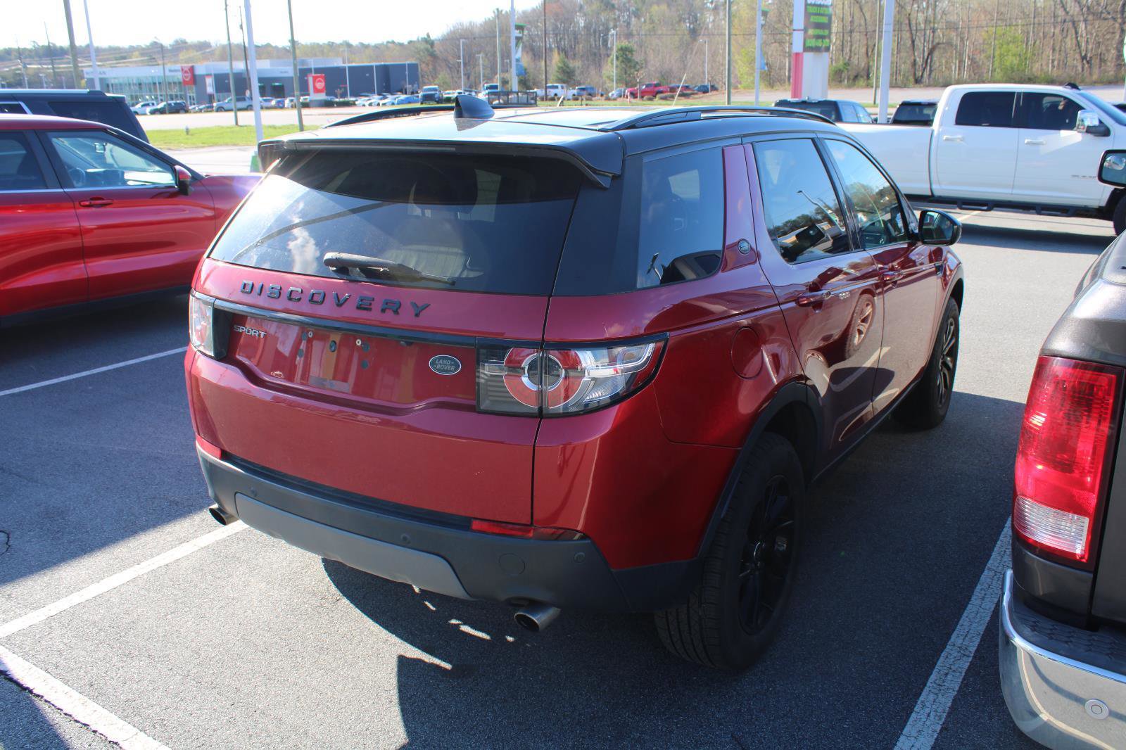 Used 2019 Land Rover Discovery Sport SE image 4