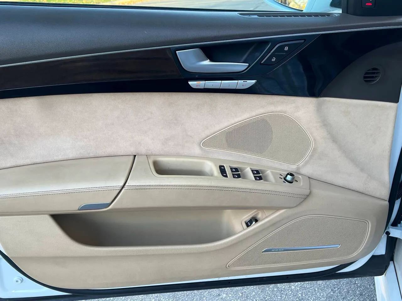 Used 2016 Audi A8 L 4.0T image 16