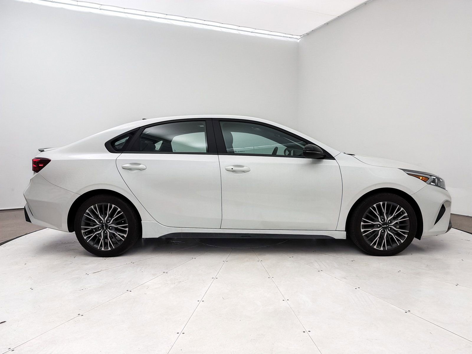 Used 2023 Kia Forte GT-Line w/ GT-Line Premium Package image 32