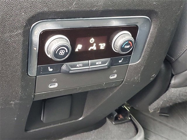 Certified 2022 Chevrolet Suburban LT w/ Luxury Package image 12