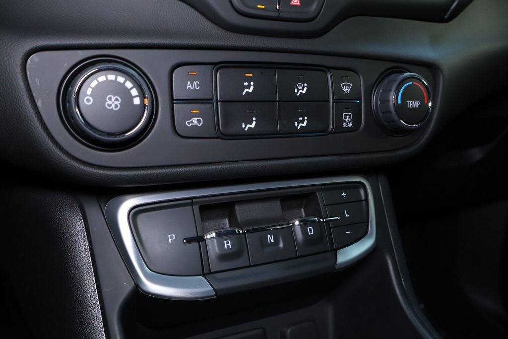 Used 2024 GMC Terrain SLE image 32