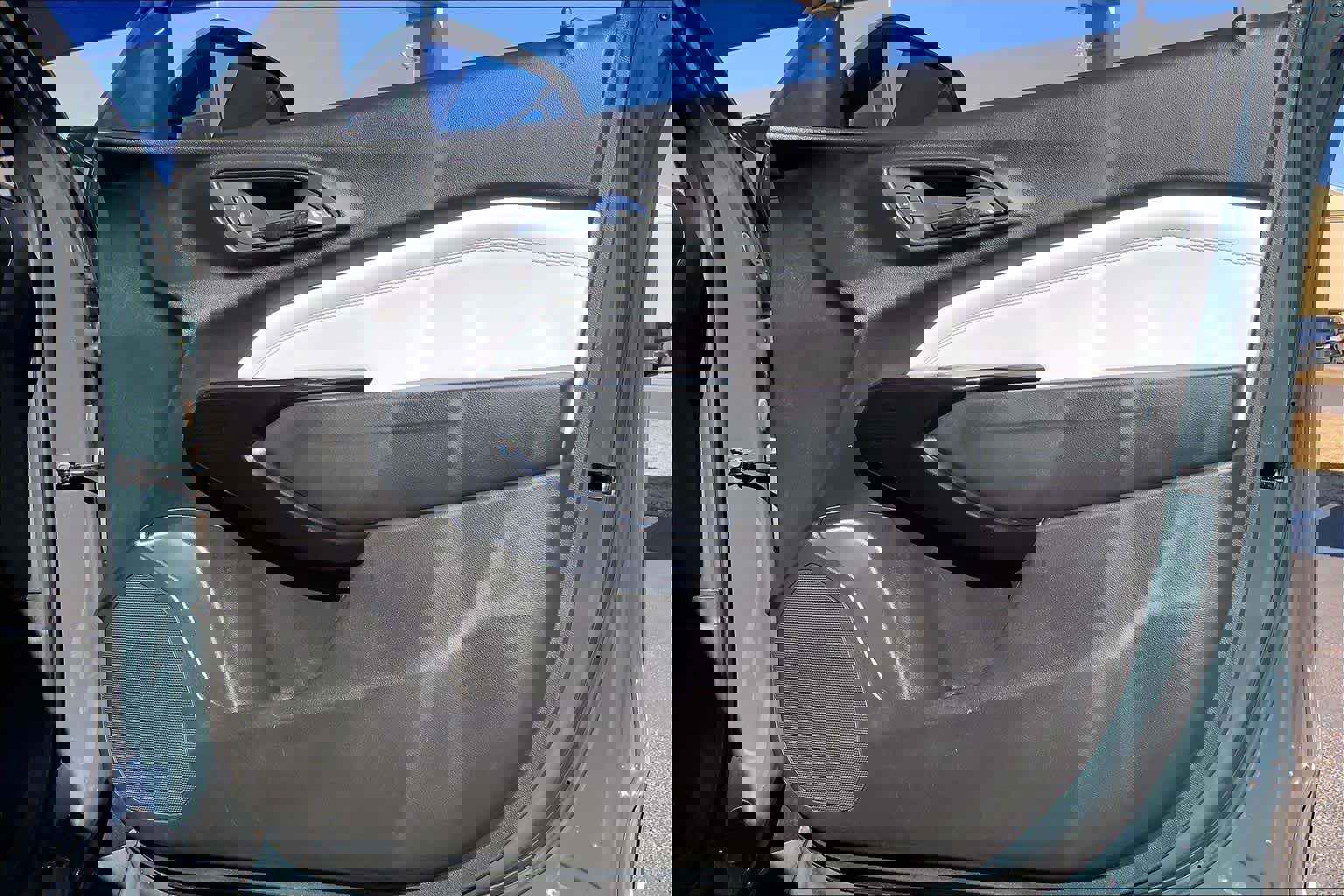 Certified 2025 Chevrolet Trax LT w/ Driver Confidence Package image 23