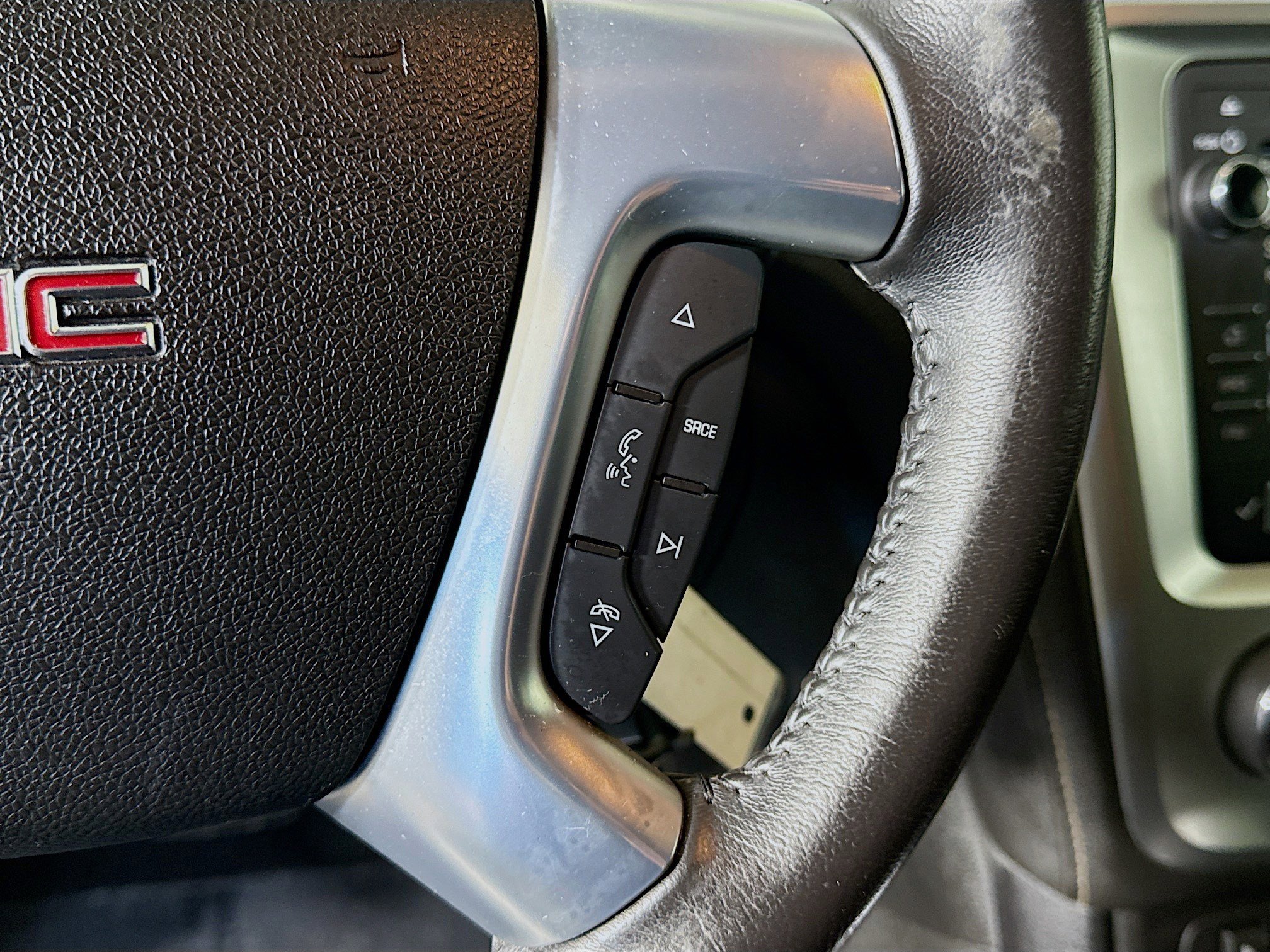 Used 2016 GMC Acadia SLE image 15