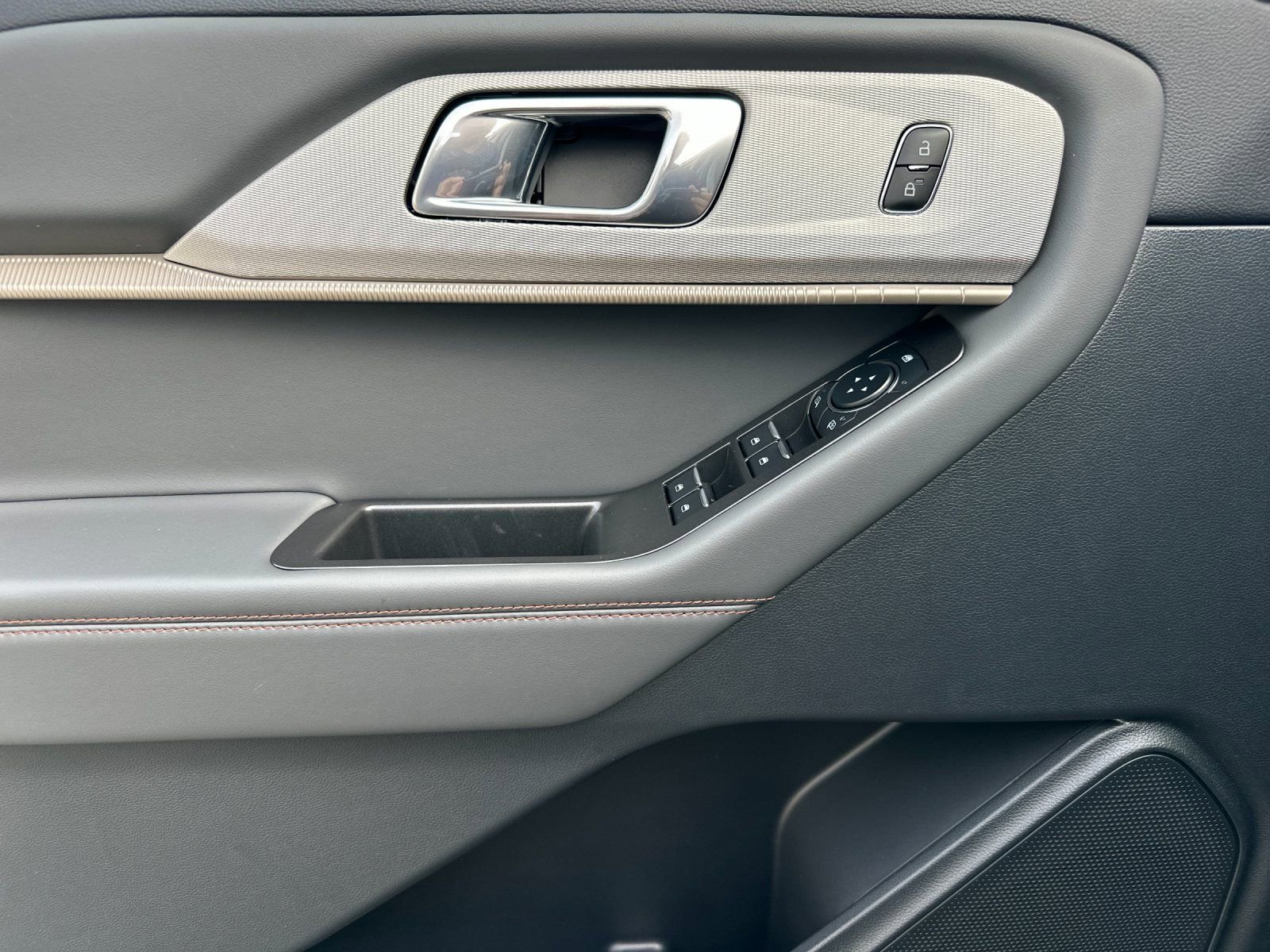 New 2026 Ford Explorer Active w/ Active Comfort Package image 11