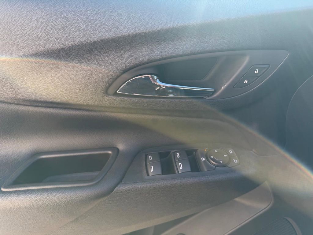 Used 2020 Chevrolet Equinox LT image 12