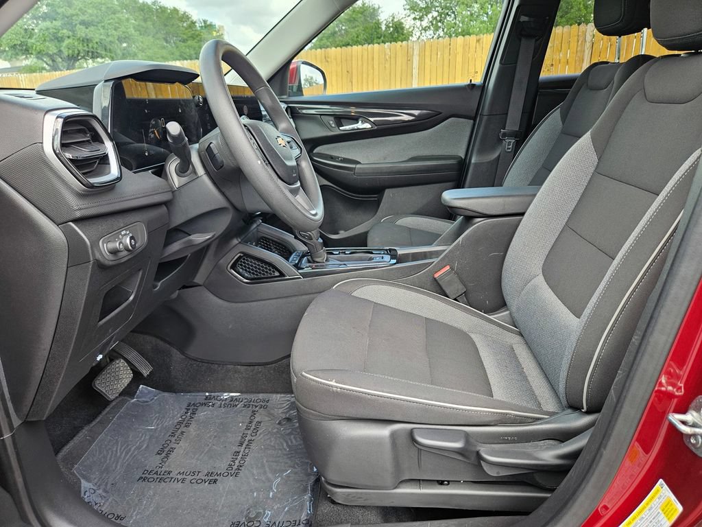 Used 2025 Chevrolet TrailBlazer LT FWD image 17