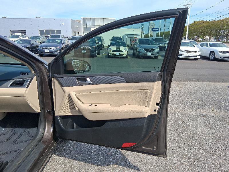 Used 2015 Hyundai Sonata SE w/ Option Group 09 FWD image 20