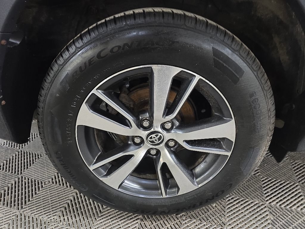Used 2018 Toyota RAV4 XLE w/ Plus Extra Value Package AWD/4WD image 14