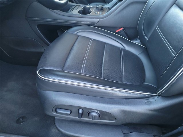 Used 2023 GMC Acadia Denali image 16