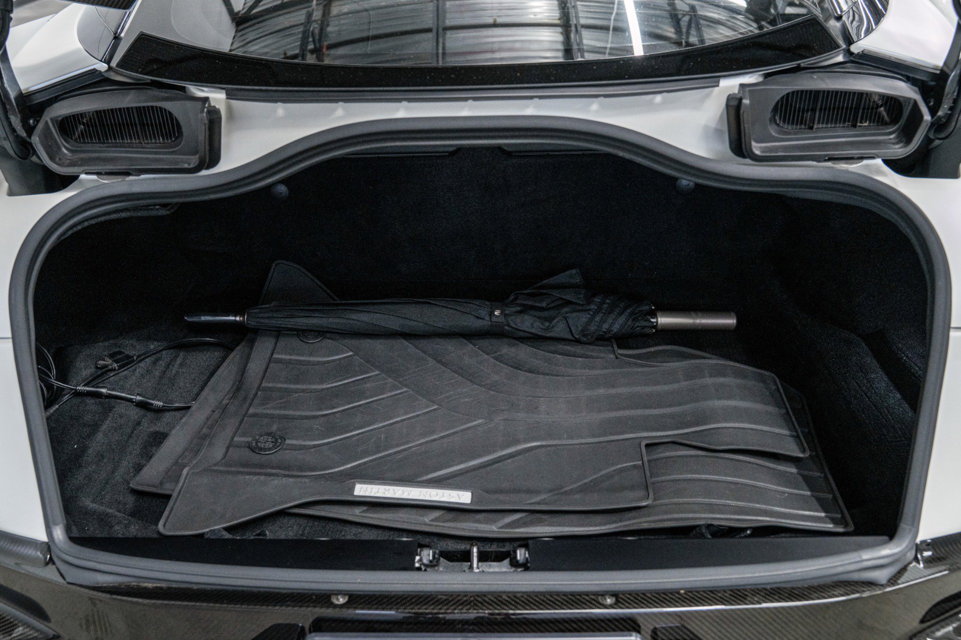 Used 2019 Aston Martin DBS Superleggera image 18