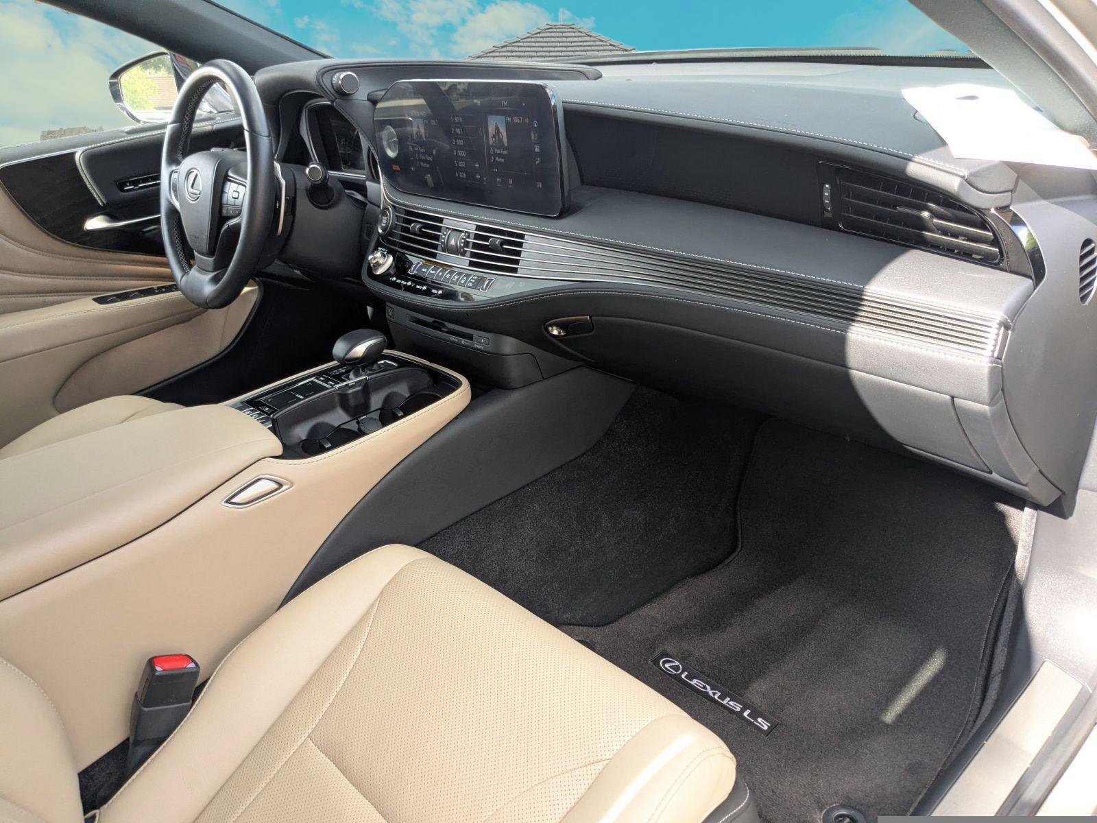 Certified 2021 Lexus LS 500 w/ Accessory Package (Z2) RWD image 26