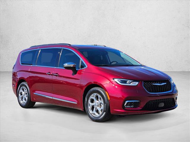 Used 2023 Chrysler Pacifica Limited image 3
