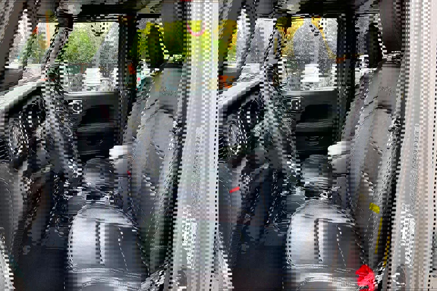 Used 2019 Jeep Wrangler Unlimited Sahara image 28