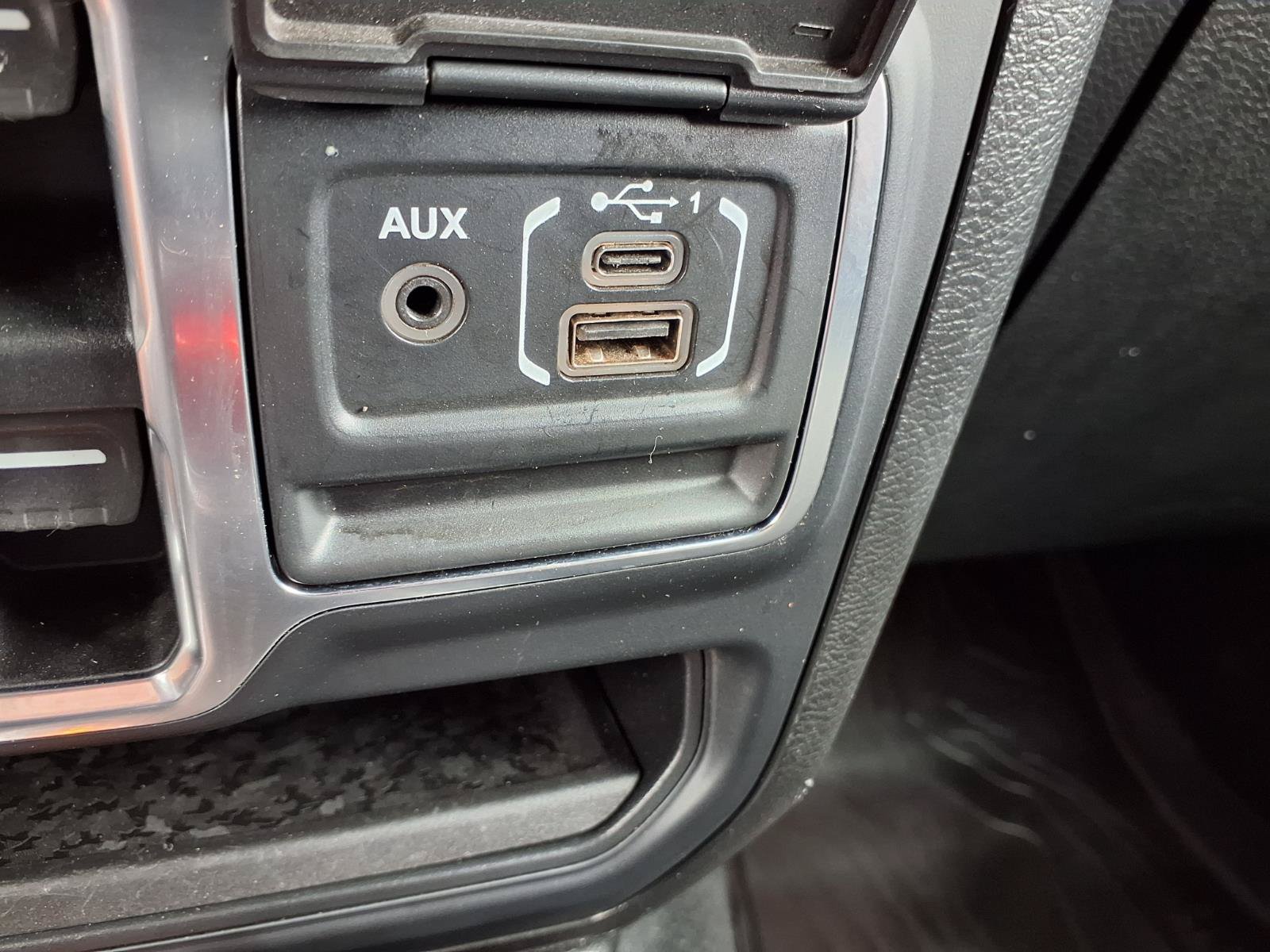 Used 2018 Jeep Wrangler Unlimited Sahara AWD/4WD image 11
