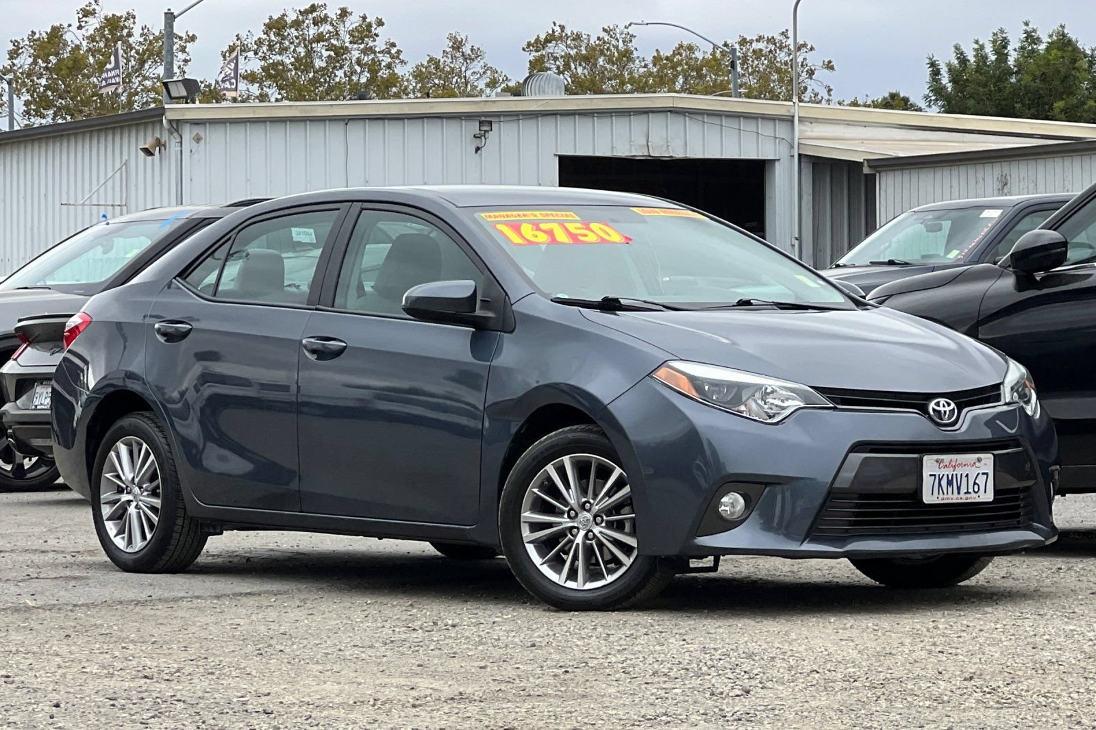Used 2015 Toyota Corolla LE FWD image 2