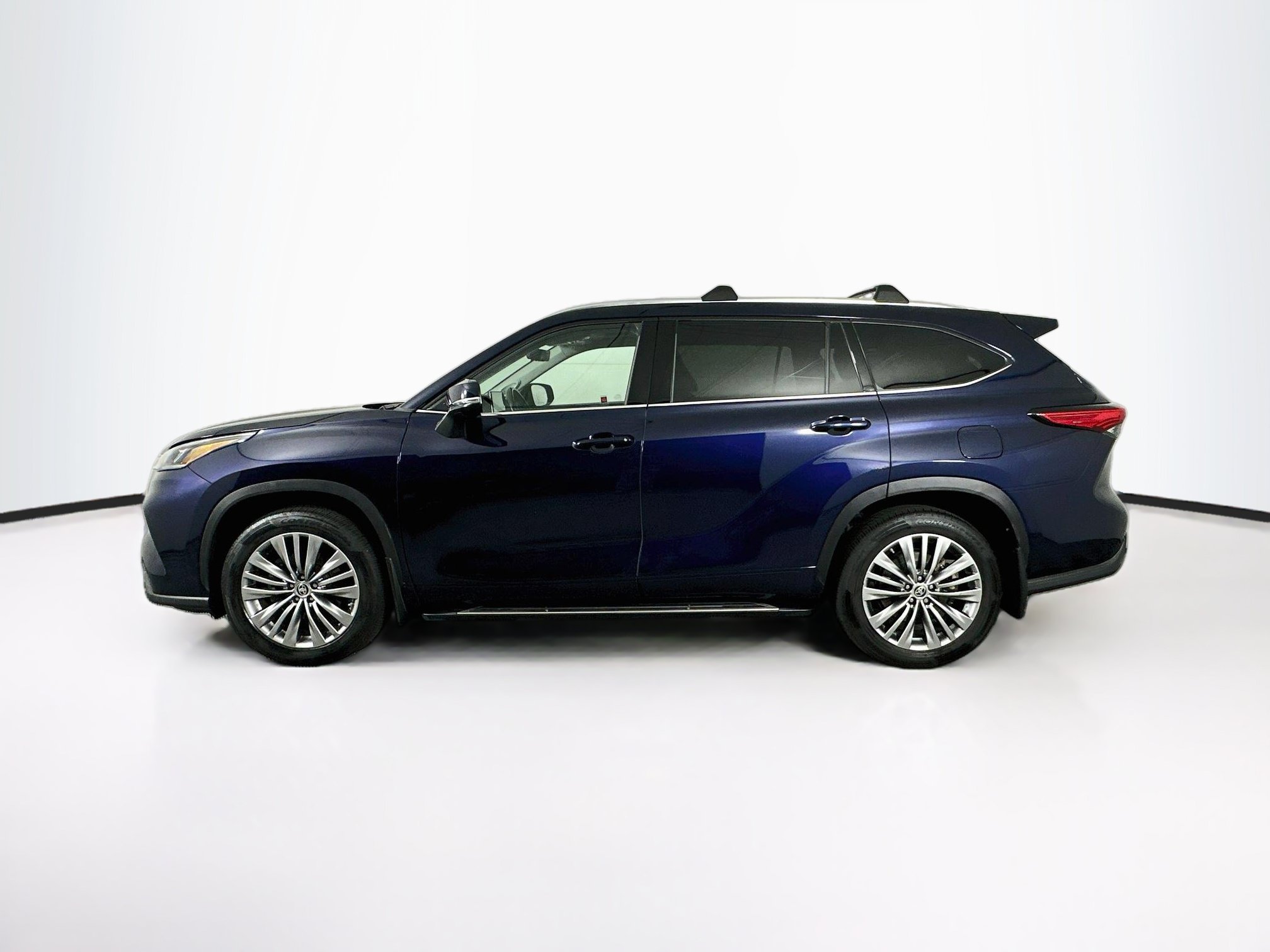 Used 2021 Toyota Highlander Platinum AWD/4WD image 4