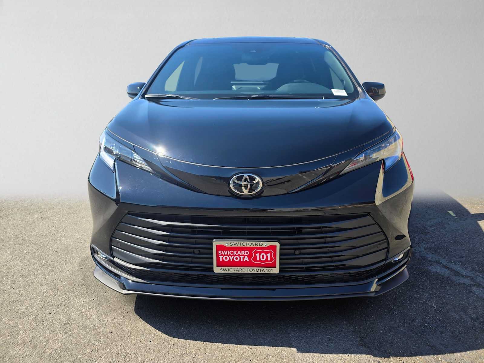 New 2026 Toyota Sienna XLE Woodland Edition AWD/4WD image 8