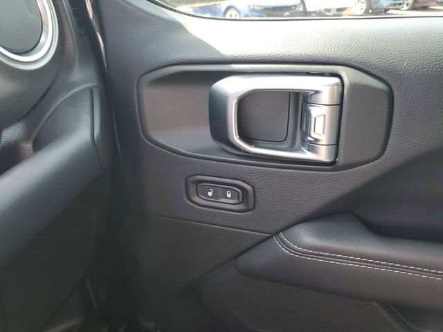 Used 2018 Jeep Wrangler Unlimited Sahara AWD/4WD image 29