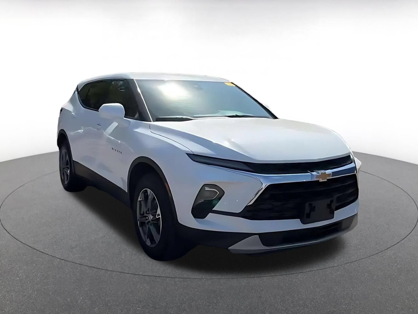 Used 2026 Chevrolet Blazer LT FWD image 3