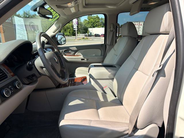 Used 2008 Chevrolet Suburban LTZ w/ LTZ Preferred Equipment Group AWD/4WD image 5