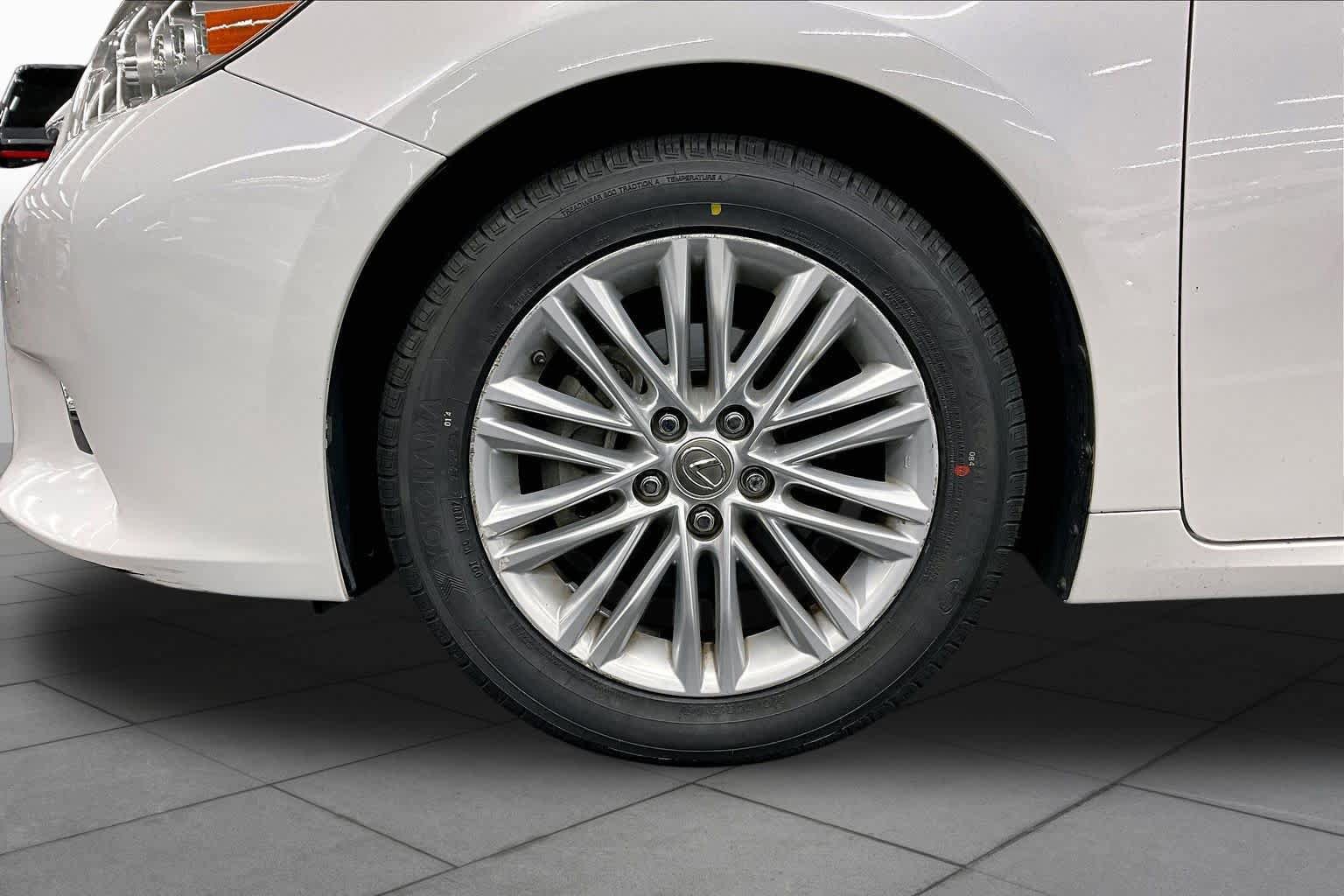 Used 2015 Lexus ES 350 w/ Premium Package FWD image 10