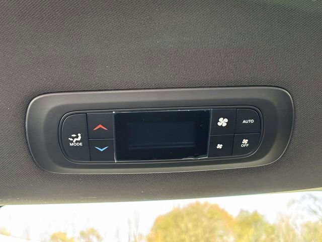 New 2026 Chrysler Pacifica Select image 10