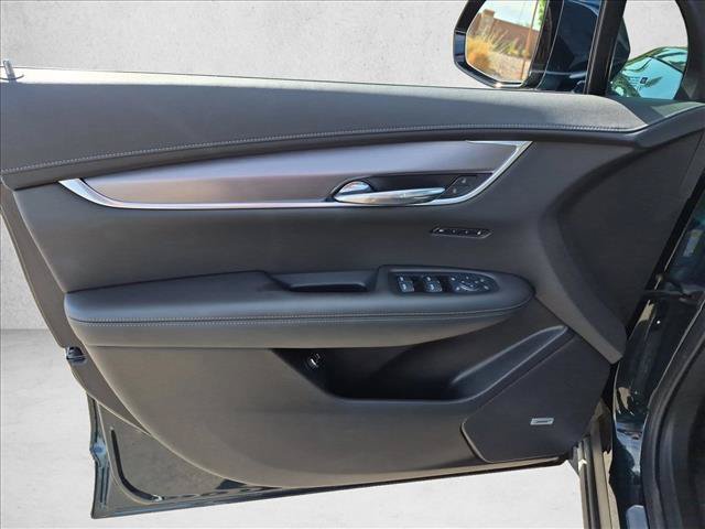 Used 2025 Cadillac XT6 Luxury FWD image 11