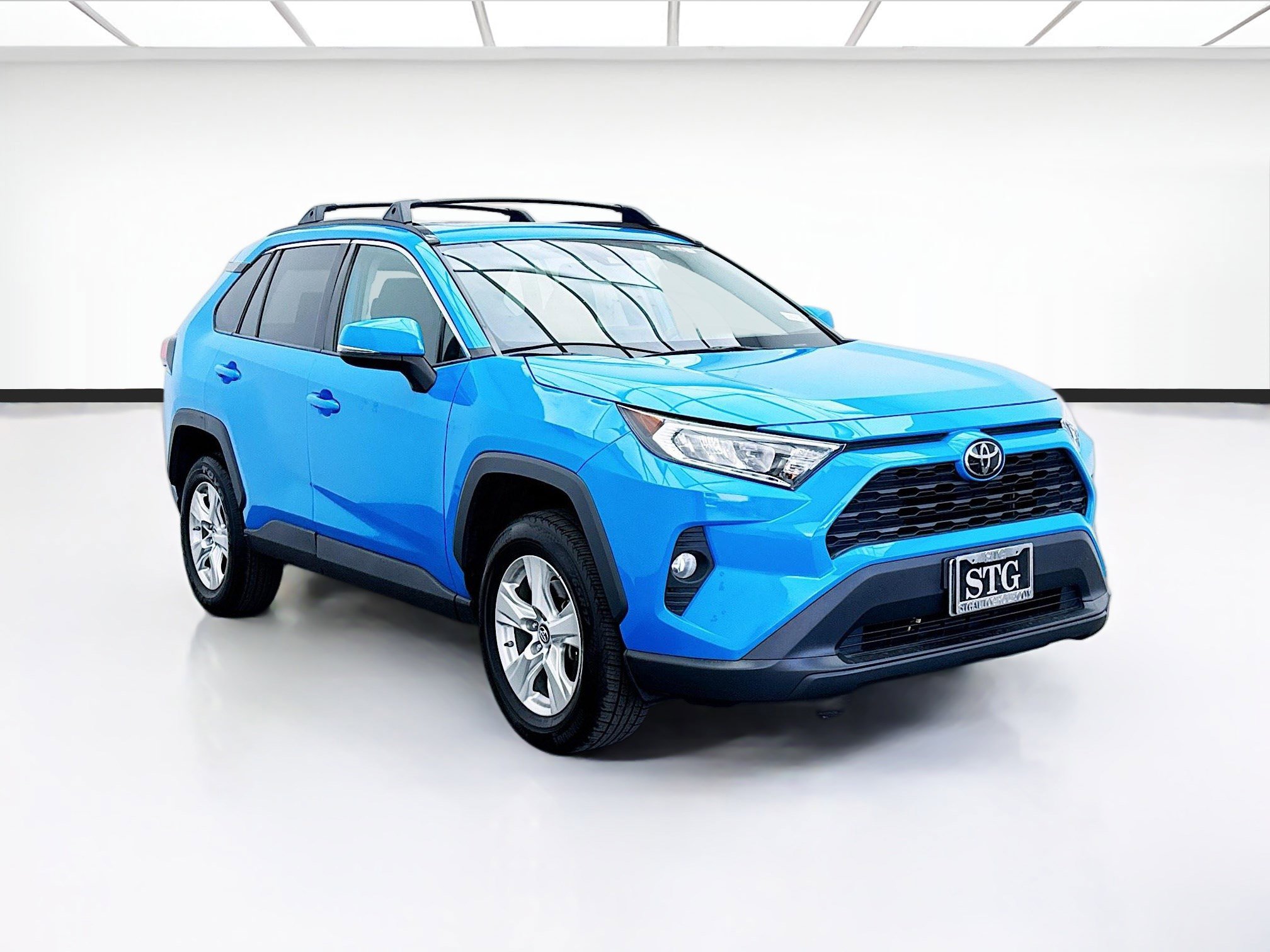 Used 2019 Toyota RAV4 XLE w/ Convenience Package image 3