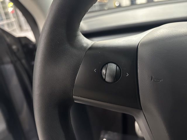Used 2023 Tesla Model Y Performance image 15