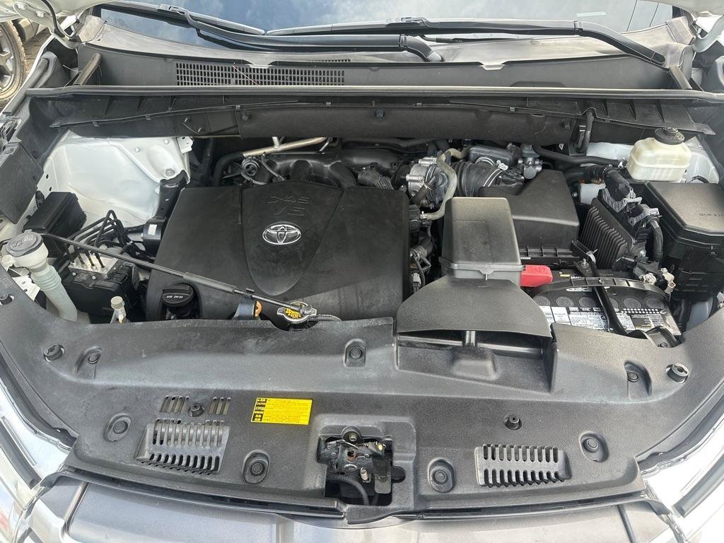 Used 2017 Toyota Highlander XLE FWD image 35