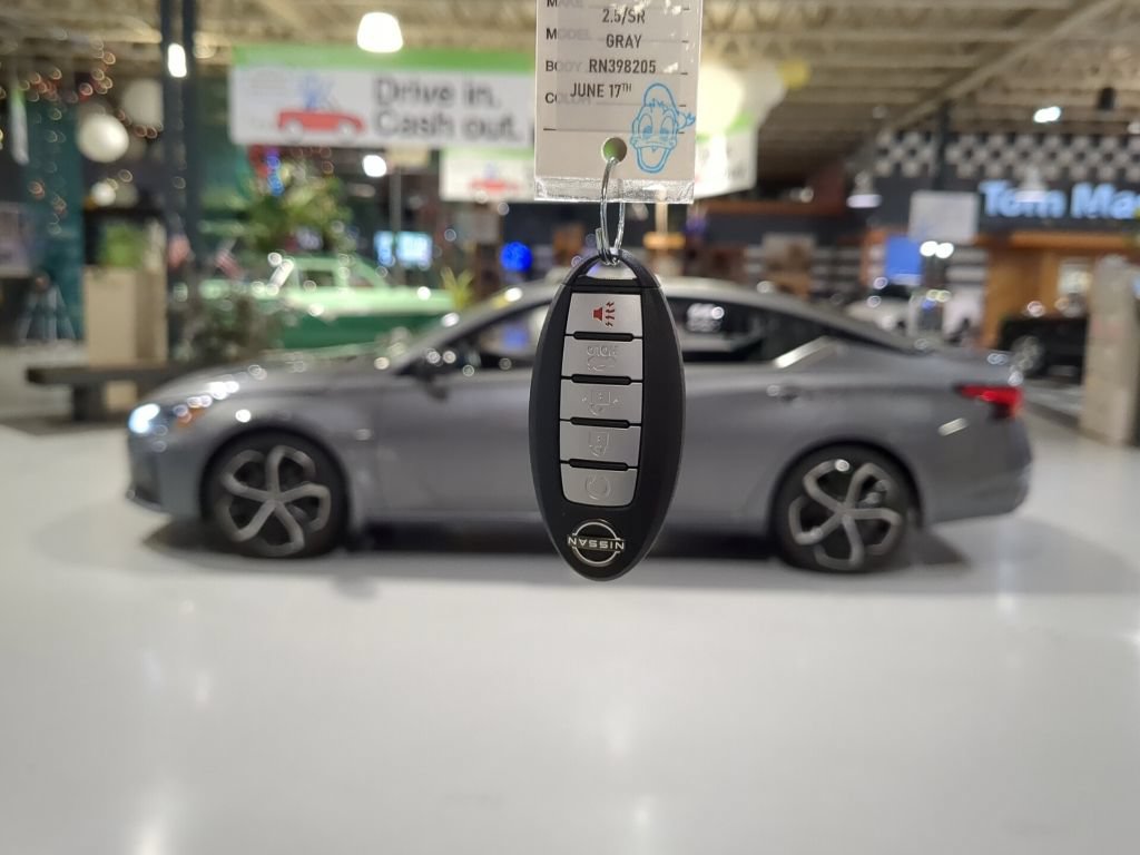 Used 2024 Nissan Altima 2.5 SR w/ SR Premium Package FWD image 4