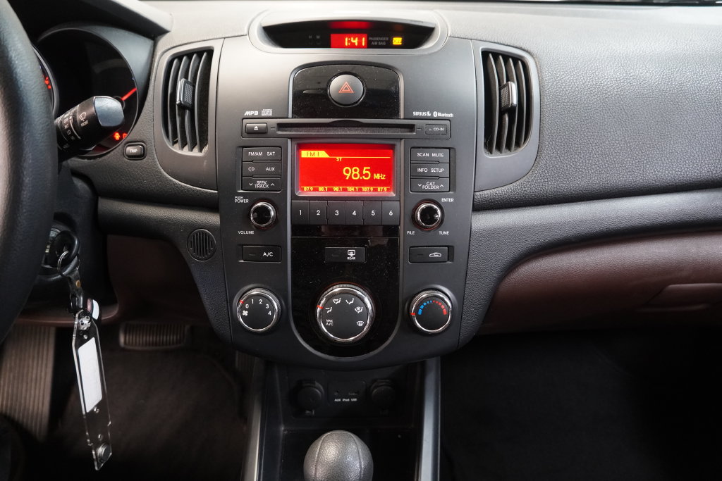 Used 2010 Kia Forte EX FWD image 17