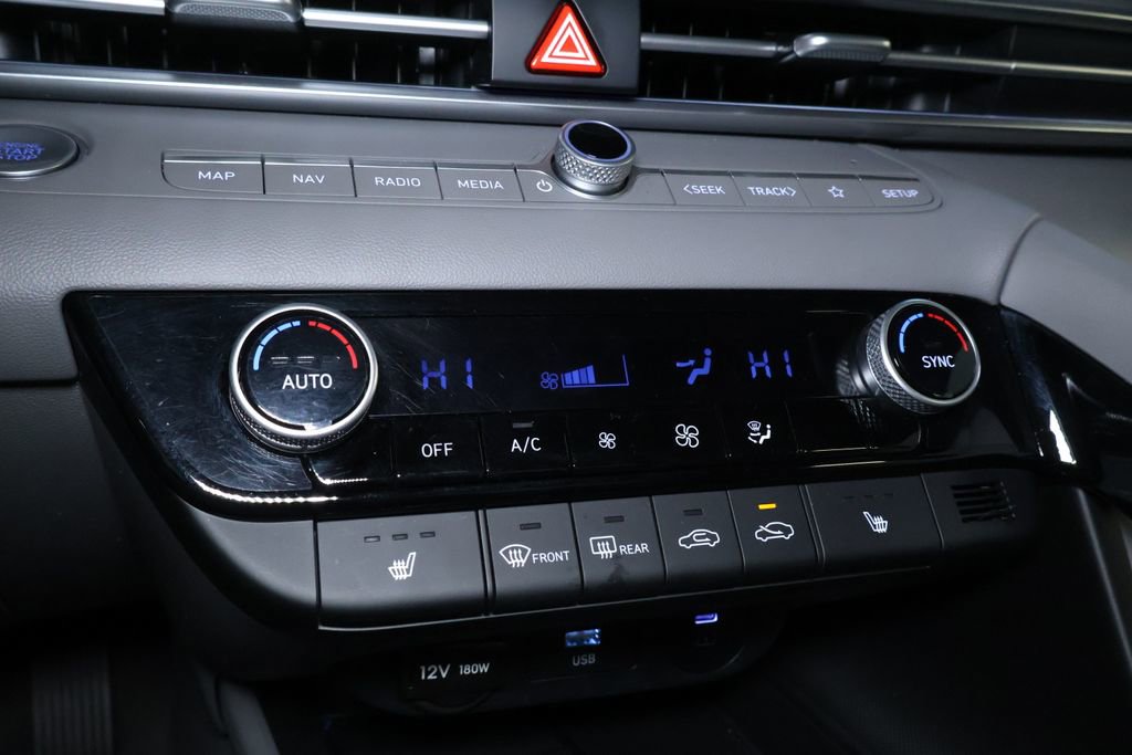 Used 2025 Hyundai Elantra SEL image 29