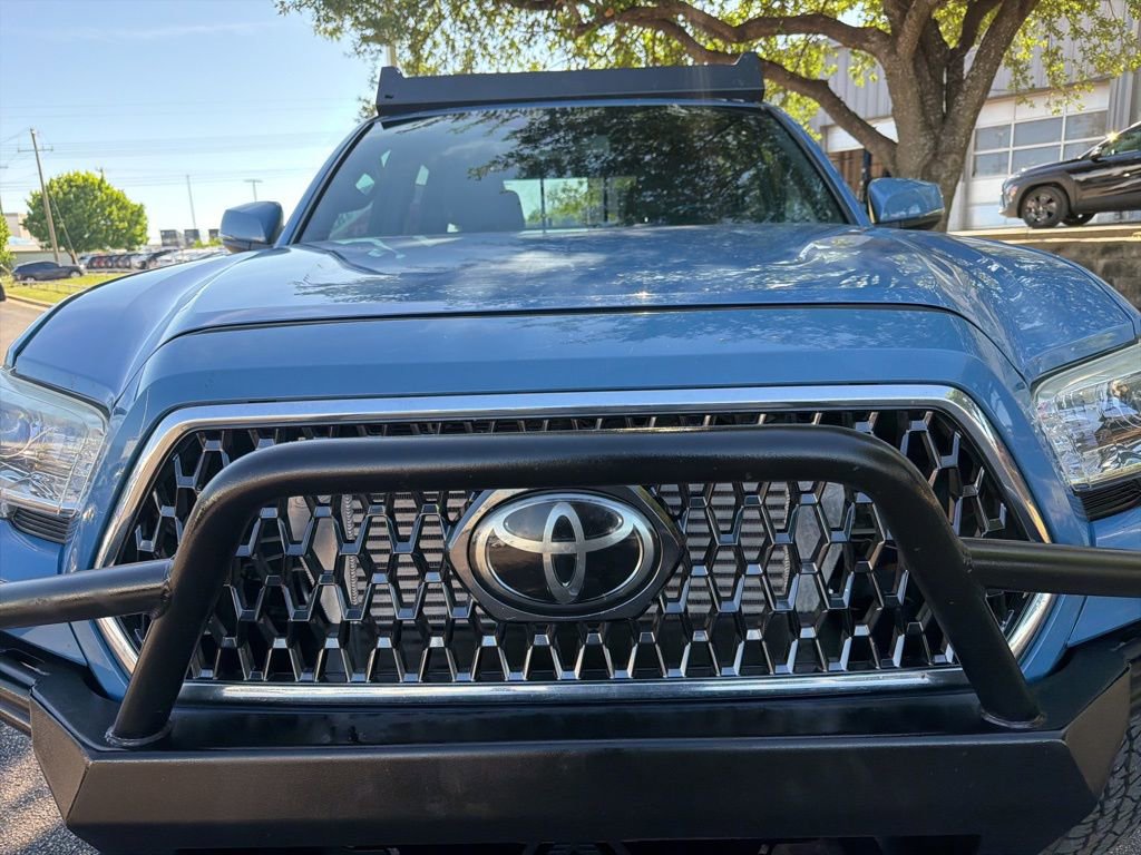Used 2019 Toyota Tacoma TRD Off-Road image 12