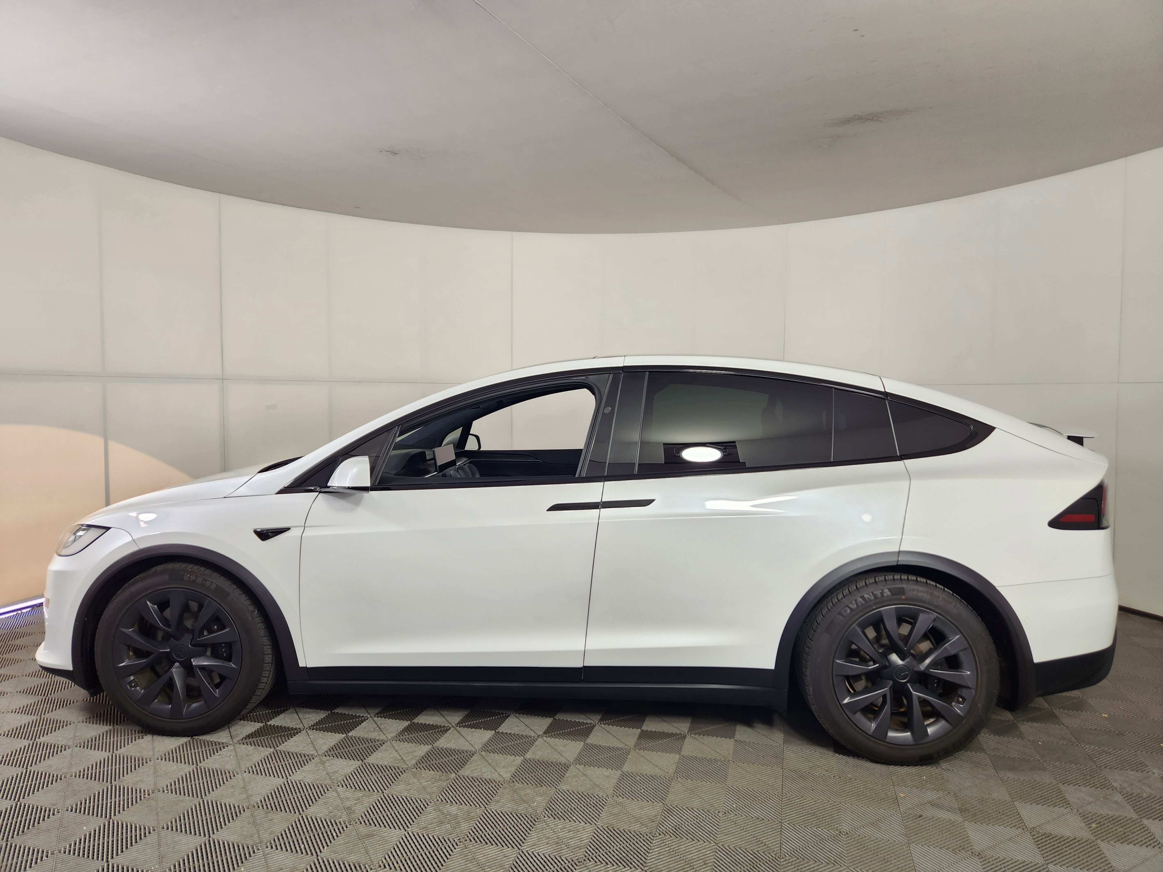 Used 2022 Tesla Model X image 4