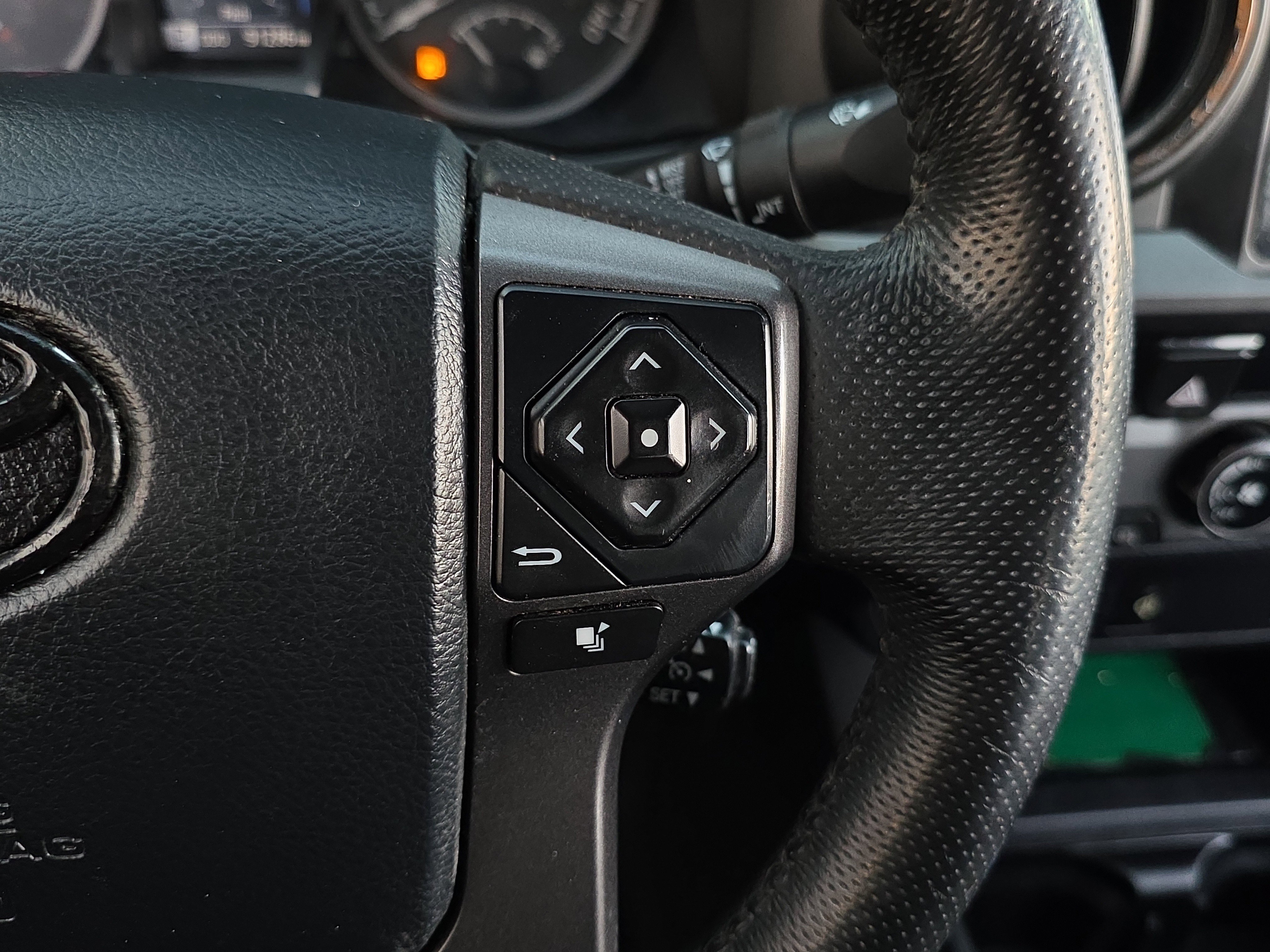 Used 2016 Toyota Tacoma TRD Off-Road w/ Towing Package image 13