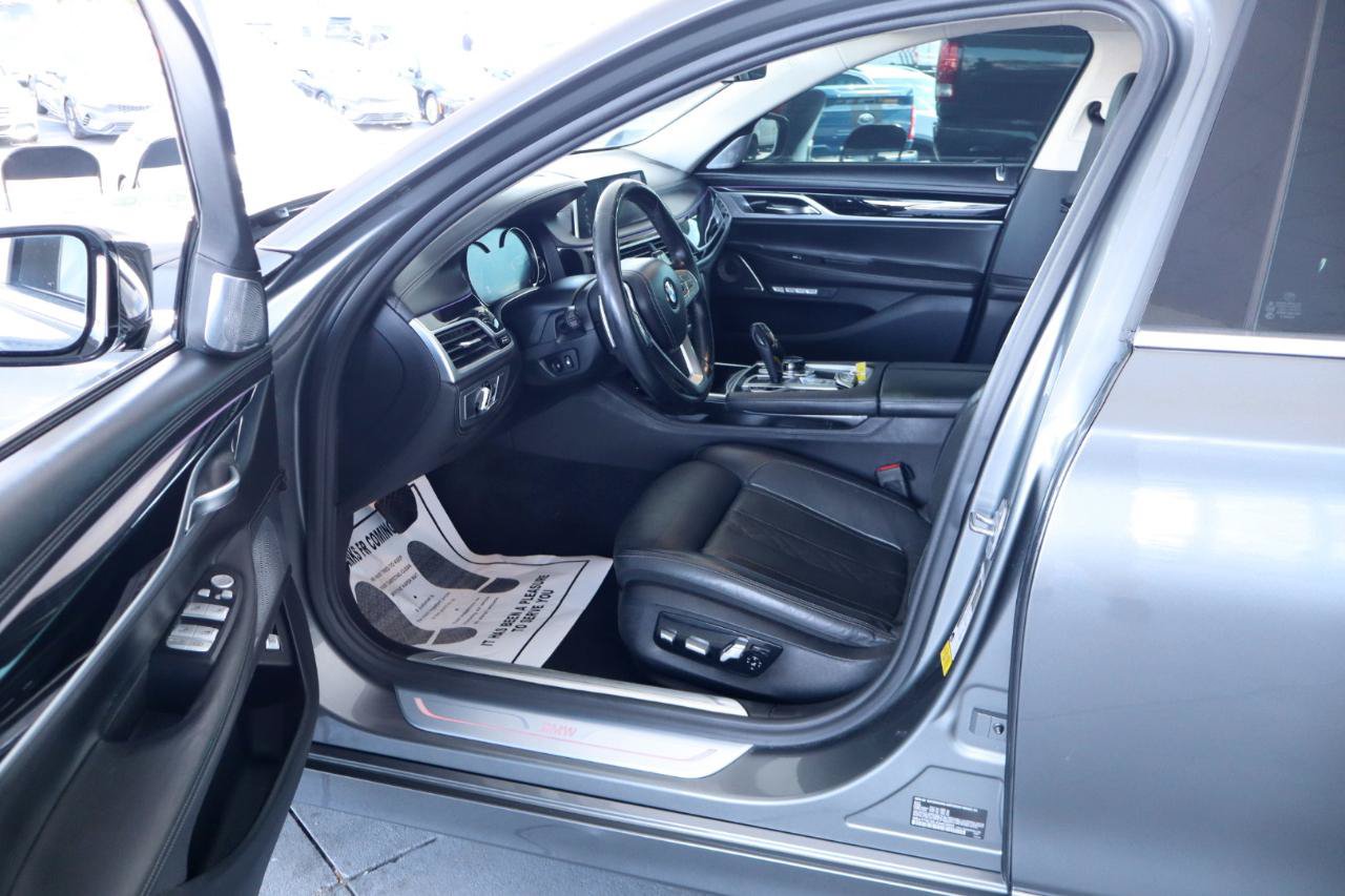 Used 2018 BMW 750i RWD image 14