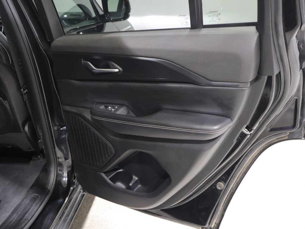 Used 2023 Jeep Grand Cherokee Altitude AWD/4WD image 21