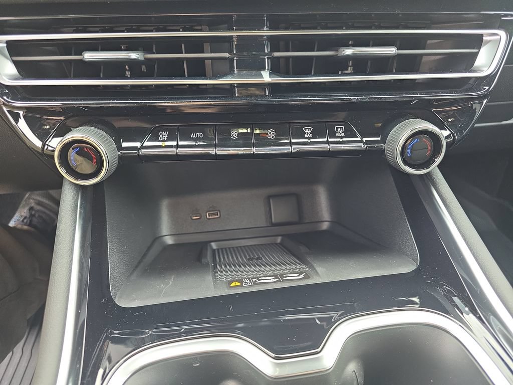 New 2026 Chevrolet Traverse RS w/ LPO, Floor Liner Package AWD/4WD image 25