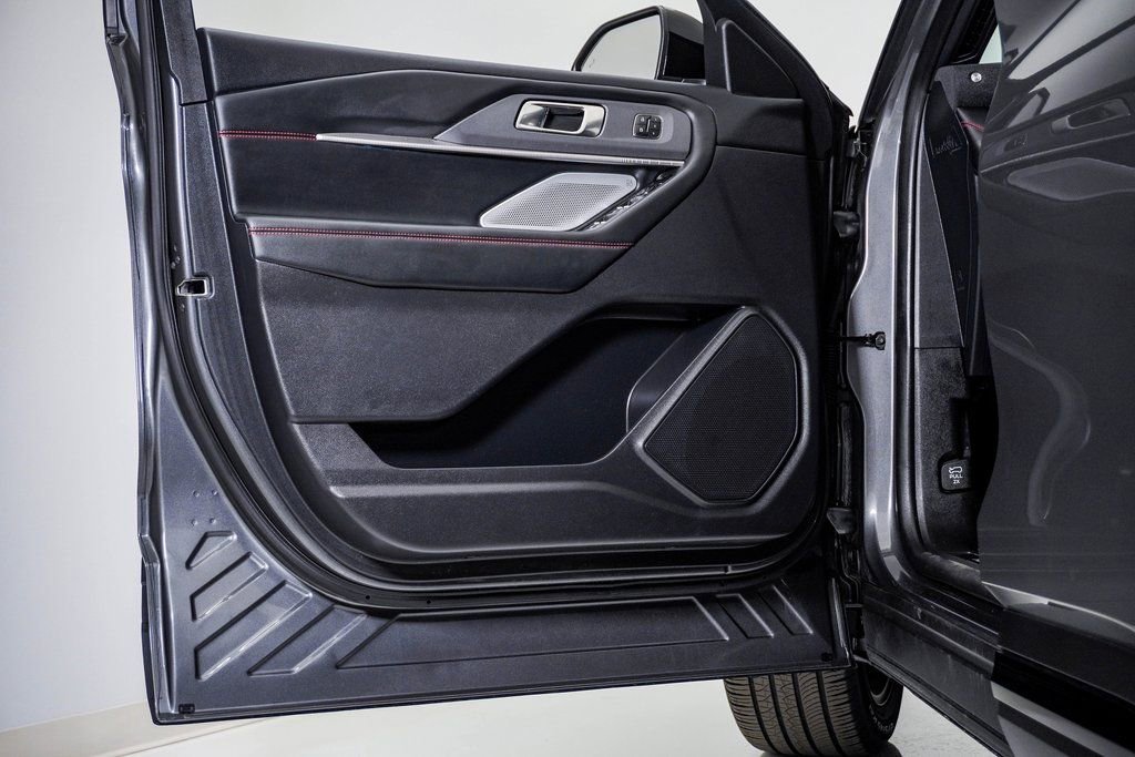 Used 2025 Ford Explorer ST image 27