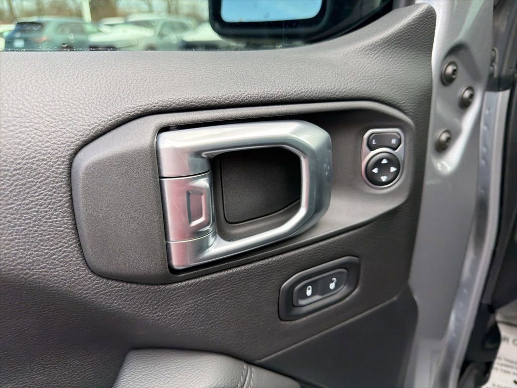 Used 2021 Jeep Wrangler Unlimited Sahara image 25