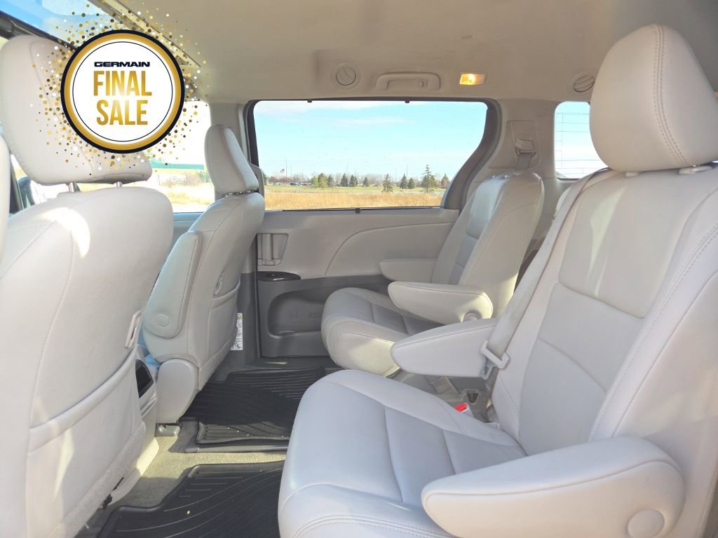 Used 2017 Toyota Sienna XLE image 18